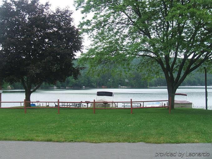 Red Carpet Inn On The Lake - โอนีออนตา ภายนอก รูปภาพ