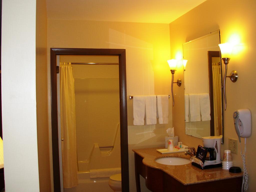 Red Carpet Inn On The Lake - โอนีออนตา ภายนอก รูปภาพ